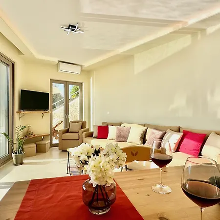 Smile With Private Pool By Dadovillas Villa Mparmpati
