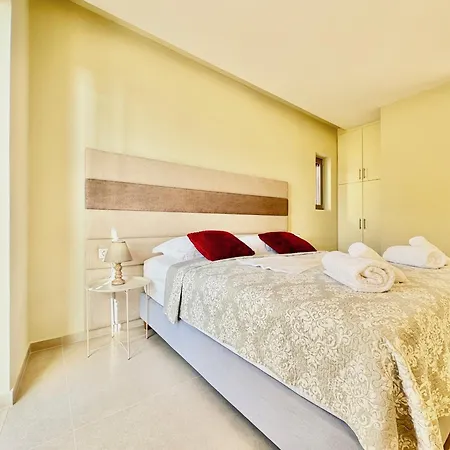 Smile With Private Pool By Dadovillas Villa Mparmpati