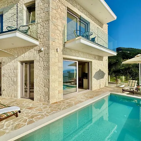 Smile With Private Pool By Dadovillas * Mparmpati